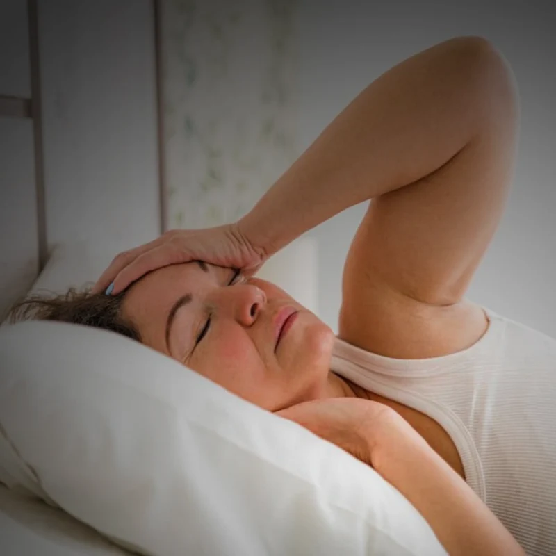 Mujer con dolor cervical